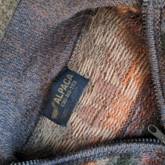 Peruvian Sweater - Picture 3 of 3